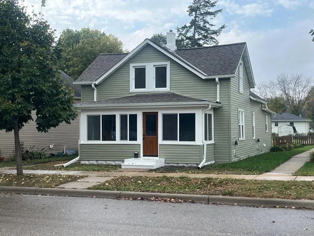 $325,000 | 215 North Maple Street, Chaska, MN 55318