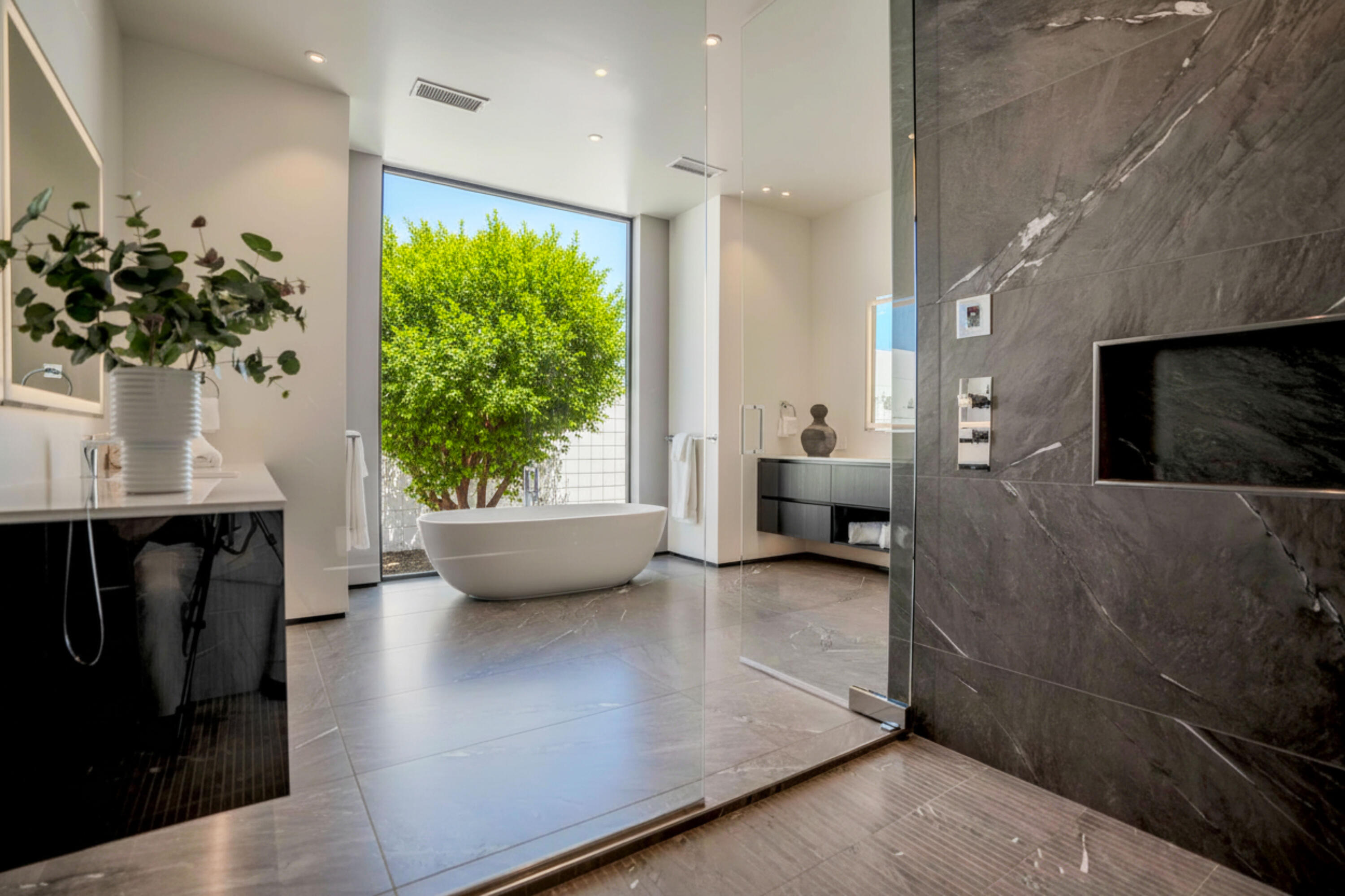 16 Via Linea Rancho Mirage, CA 92270 - Photo 22 of 30 Primary Bath
