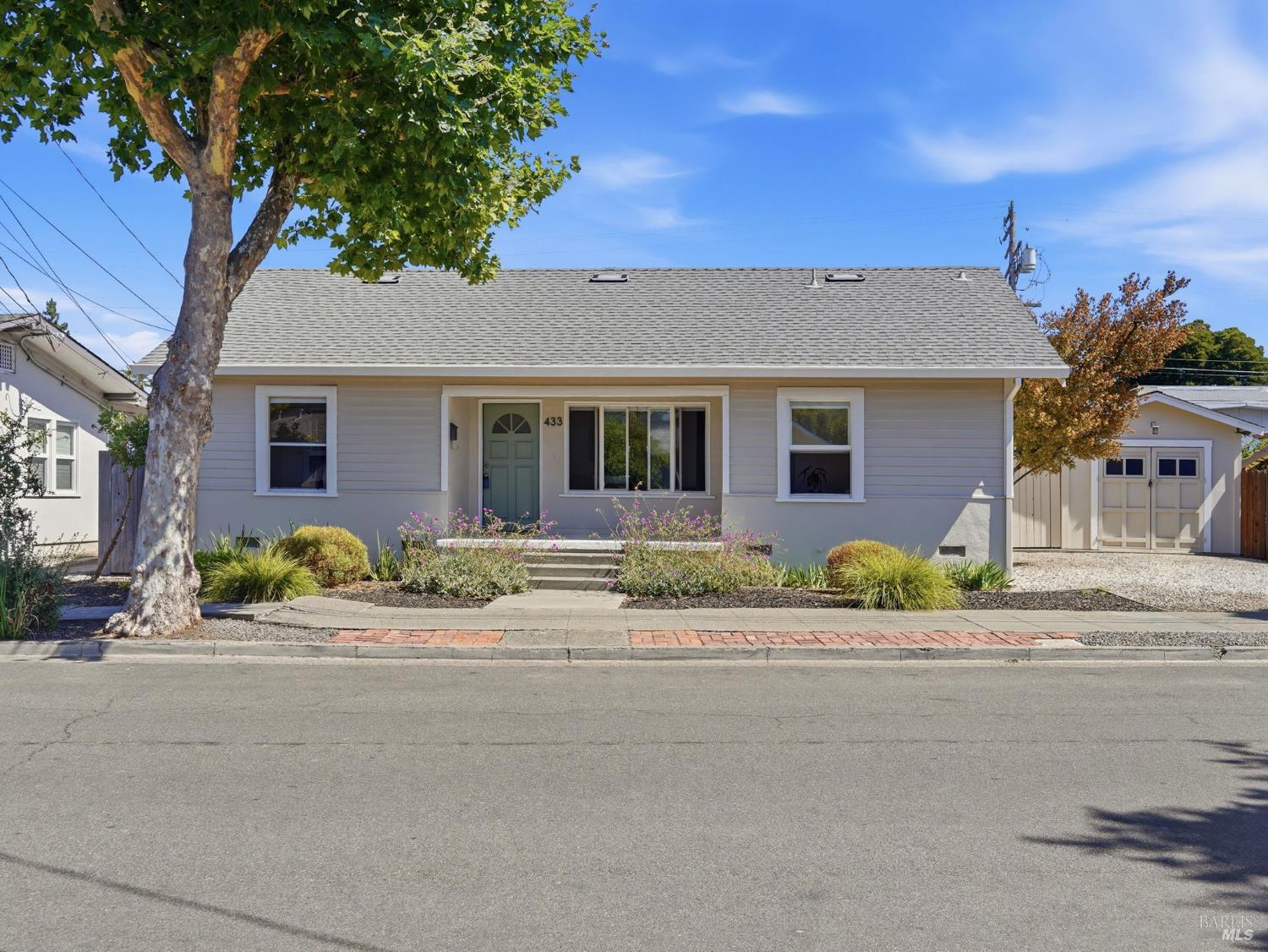 433 Lincoln Street Santa Rosa, CA 95401 - Photo 1 of 21