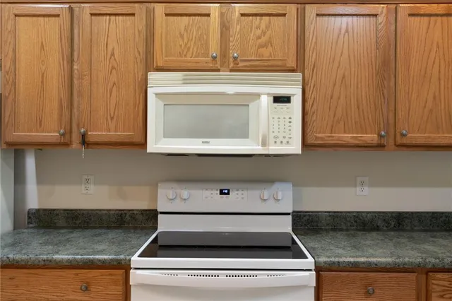 $399,999 | 1153 Cobblestone Lane, Valencia, PA 16059