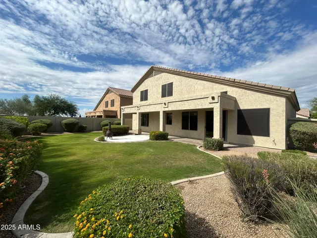 a view of a yard in front of house