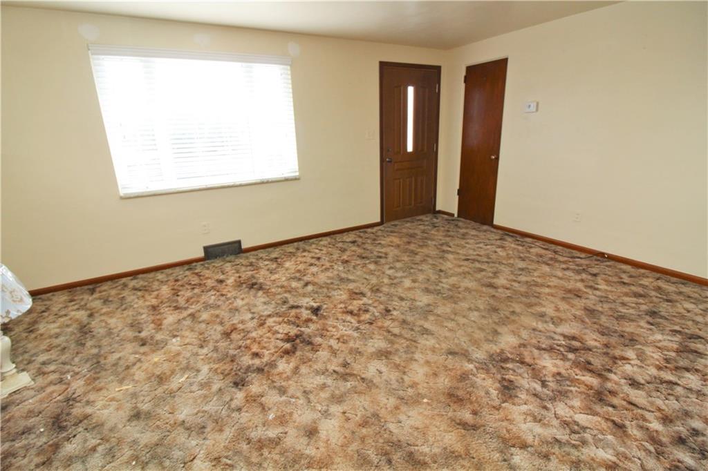106 Flicker Drive McKees Rocks, PA 15136 - Photo 8 of 17 Large, light and bright living room