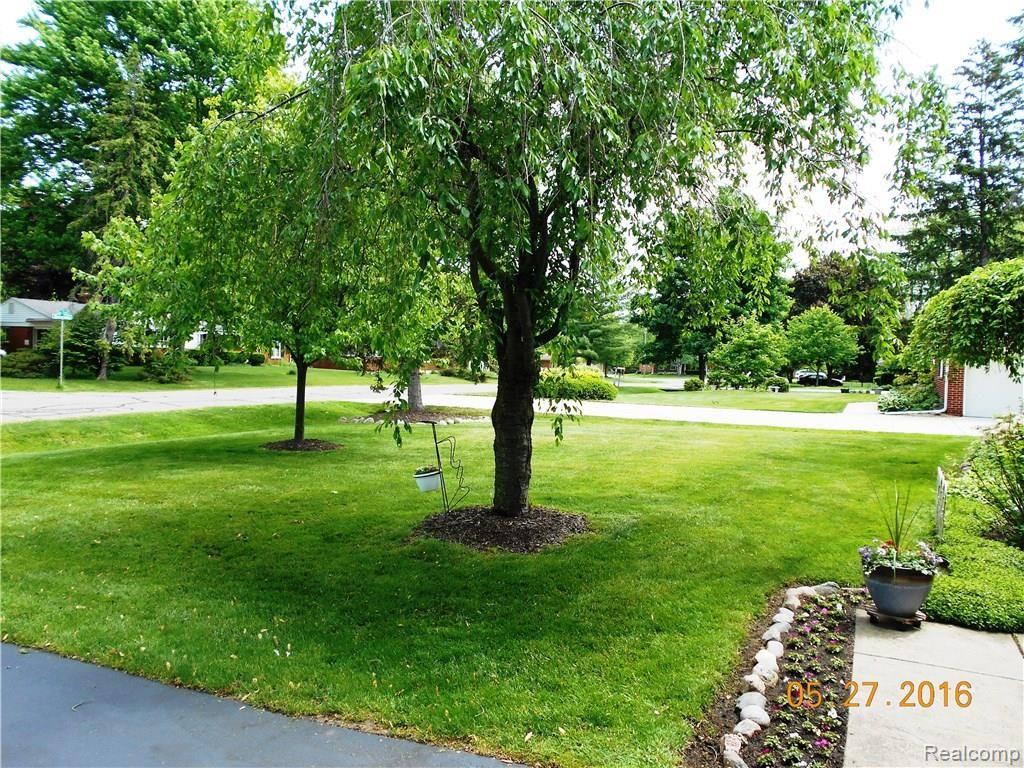 28313 Westerleigh Road Farmington Hills, MI 48334 - Photo 5 of 34