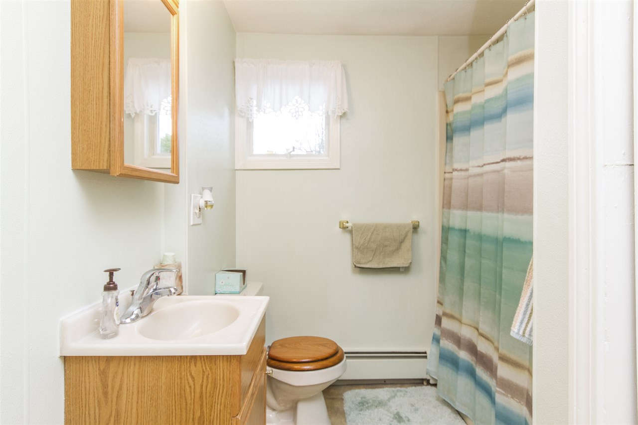 606 Collettes Grove Road Derry, NH 03038 - Photo 21 of 27