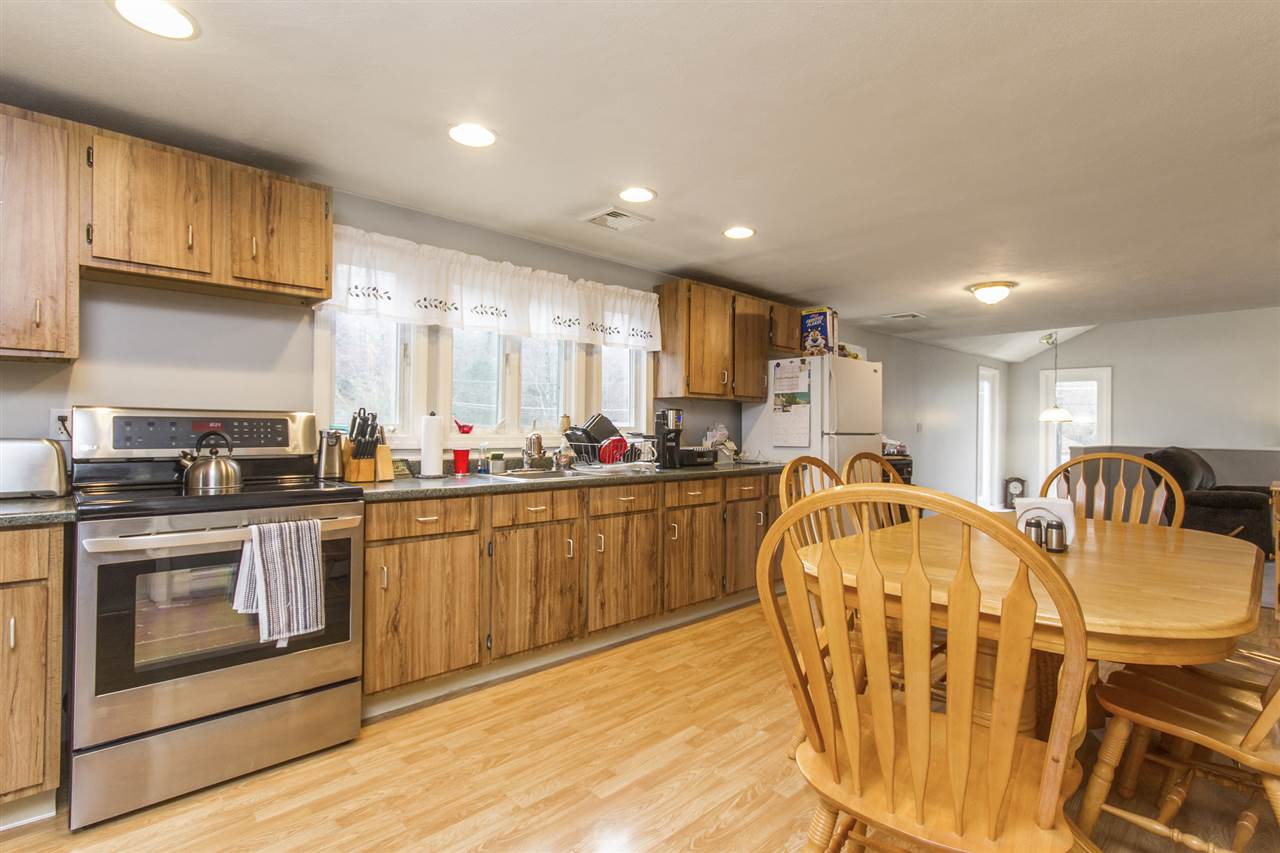 606 Collettes Grove Road Derry, NH 03038 - Photo 9 of 27