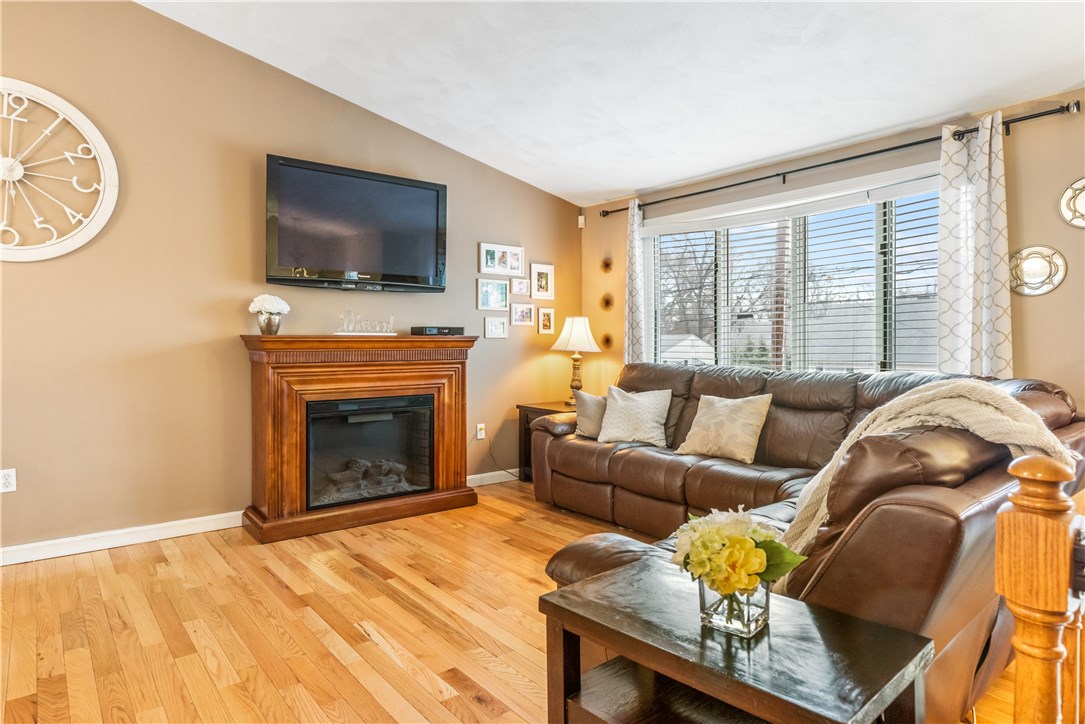 105 Rome Avenue Warwick, RI 02886 - Photo 8 of 27 Gallery Image 8