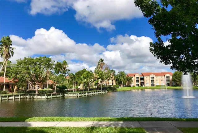 a view of residential houses with outdoor space