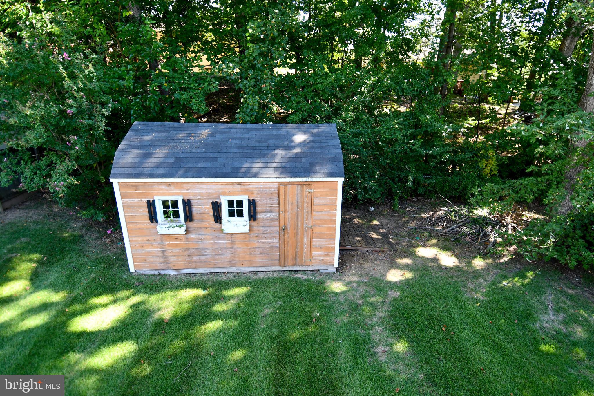 13249 Kurtz Road Woodbridge, VA 22193 - Photo 12 of 35 Backyard/Shed