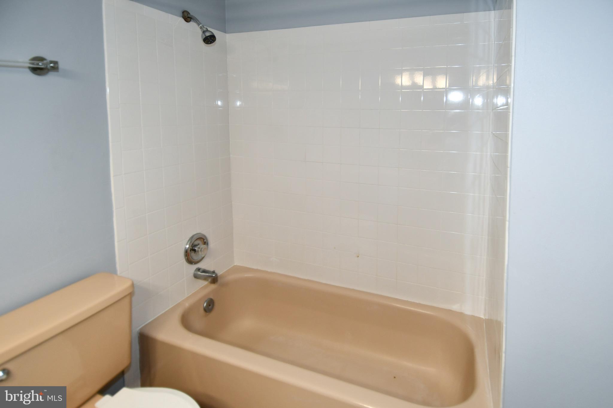 13249 Kurtz Road Woodbridge, VA 22193 - Photo 14 of 35 Bathroom