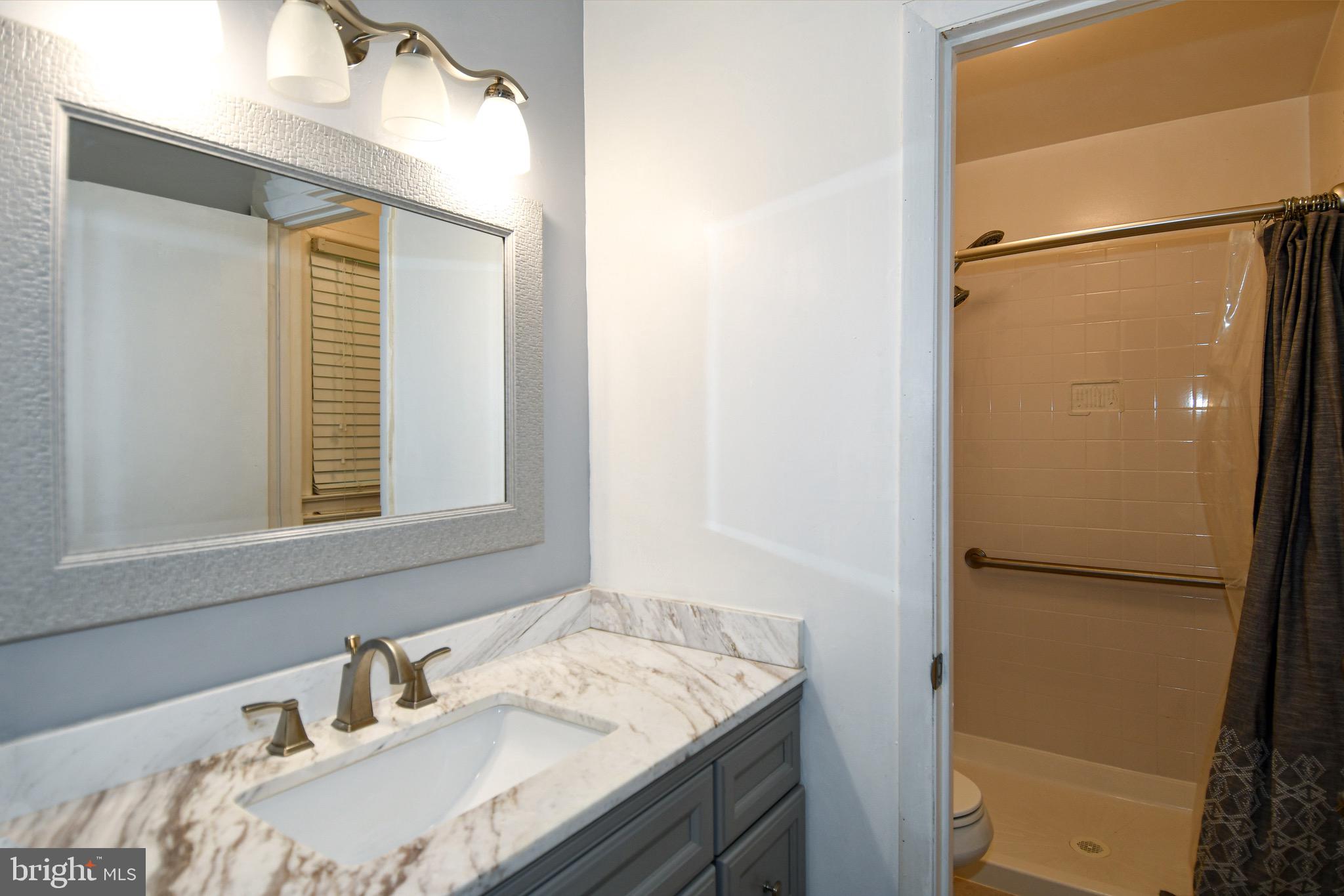 13249 Kurtz Road Woodbridge, VA 22193 - Photo 22 of 35 Primary bath