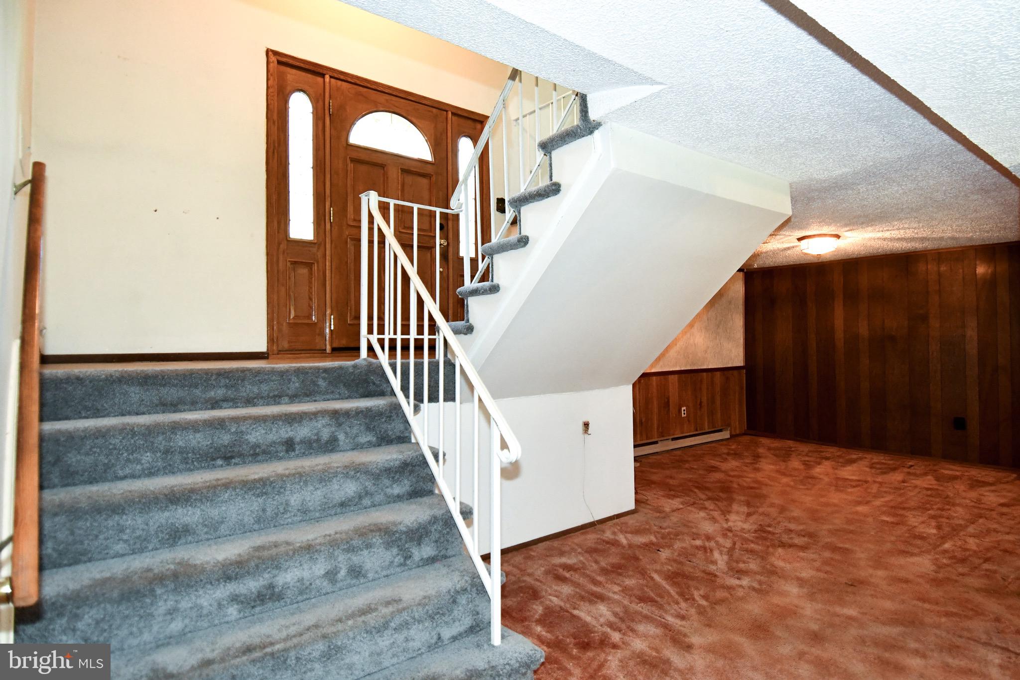 13249 Kurtz Road Woodbridge, VA 22193 - Photo 24 of 35 Foyer