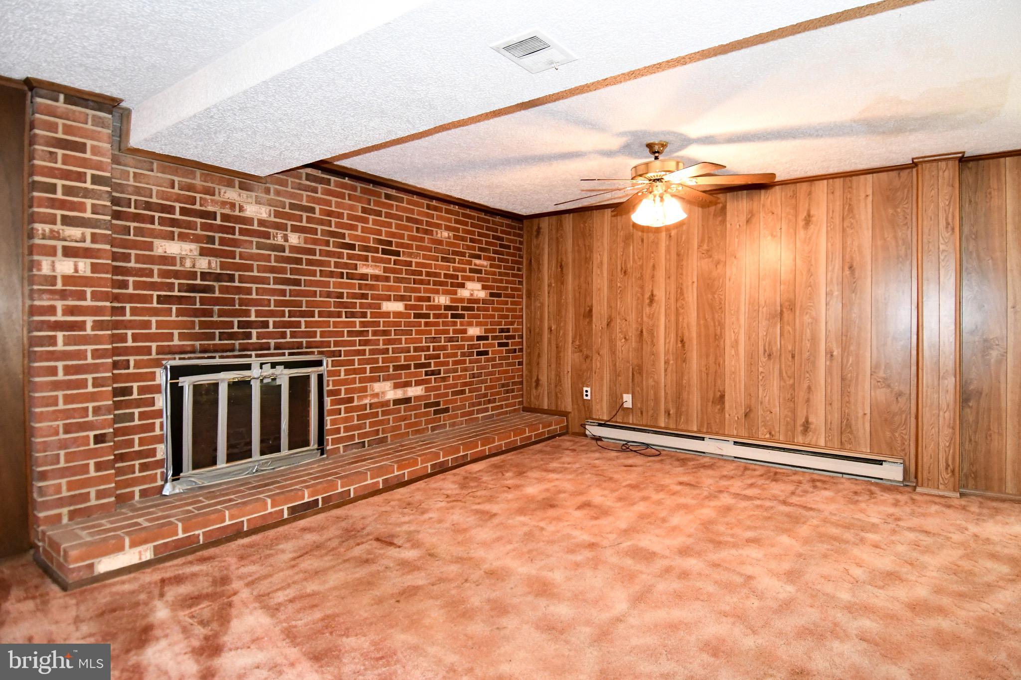 13249 Kurtz Road Woodbridge, VA 22193 - Photo 25 of 35 Family Room