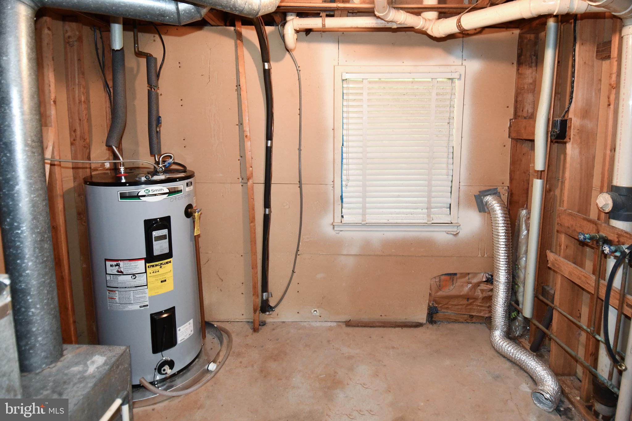 13249 Kurtz Road Woodbridge, VA 22193 - Photo 27 of 35 Utility /Laundry