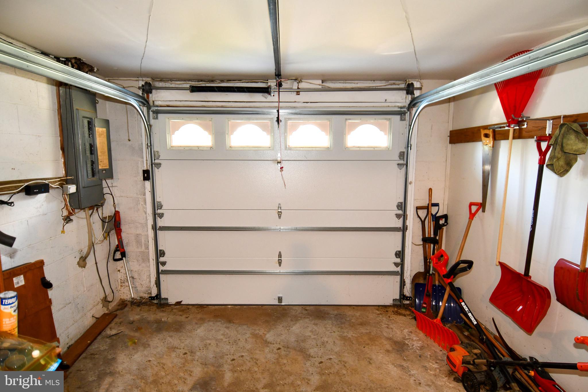13249 Kurtz Road Woodbridge, VA 22193 - Photo 31 of 35 Garage