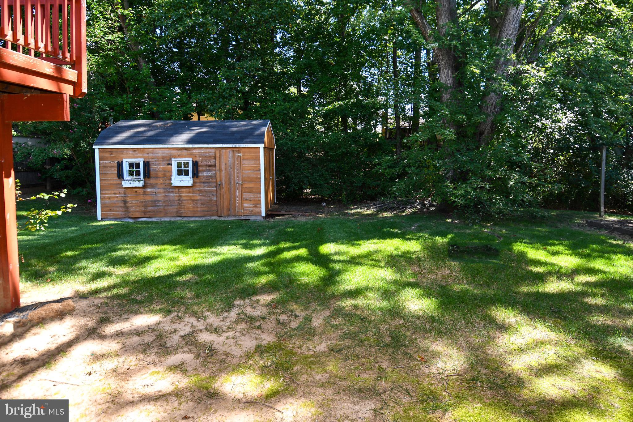 13249 Kurtz Road Woodbridge, VA 22193 - Photo 33 of 35 Back yard