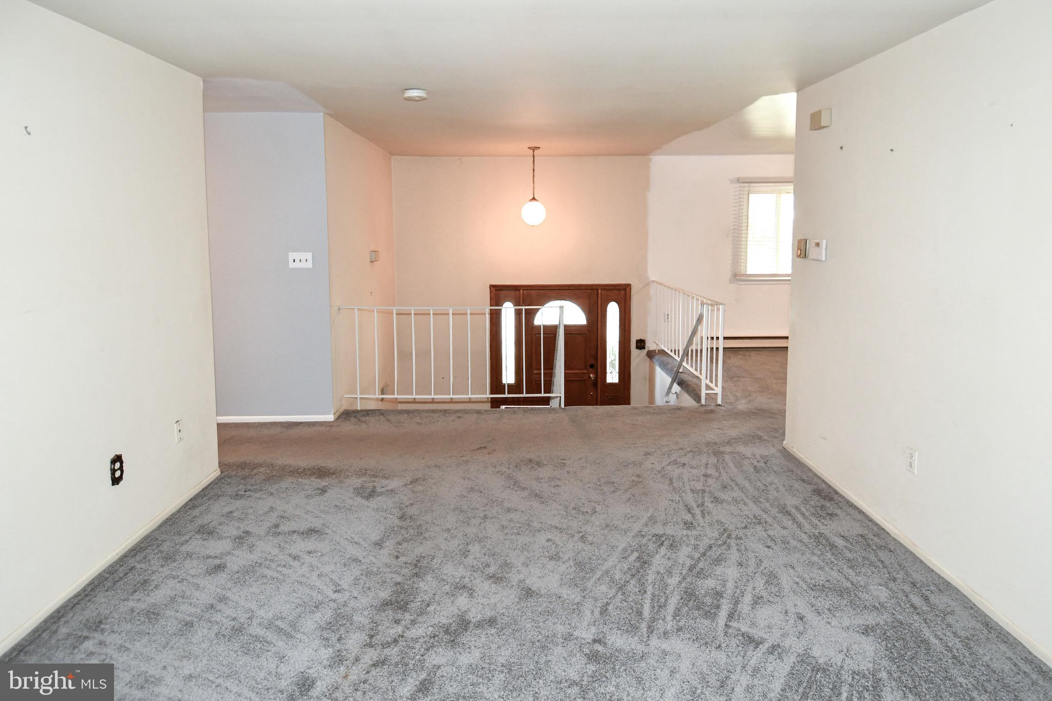 13249 Kurtz Road Woodbridge, VA 22193 - Photo 6 of 35 Living Room