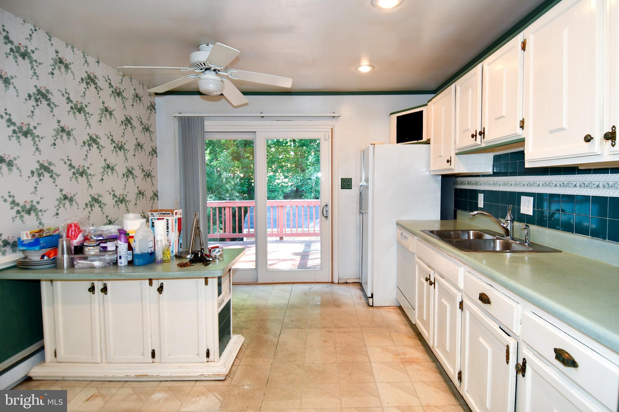 13249 Kurtz Road Woodbridge, VA 22193 - Photo 7 of 35 Kitchen