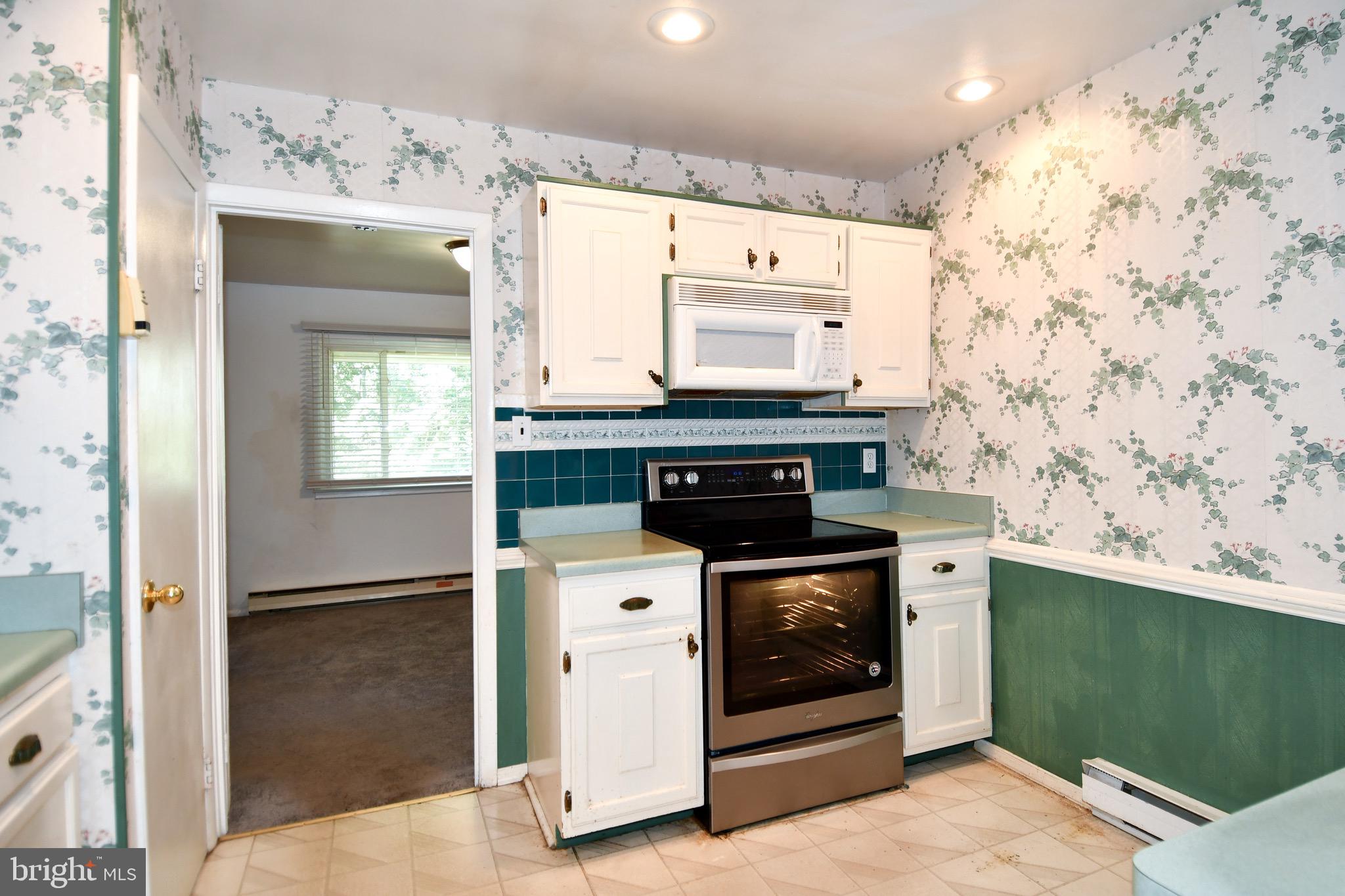 13249 Kurtz Road Woodbridge, VA 22193 - Photo 8 of 35 Kitchen