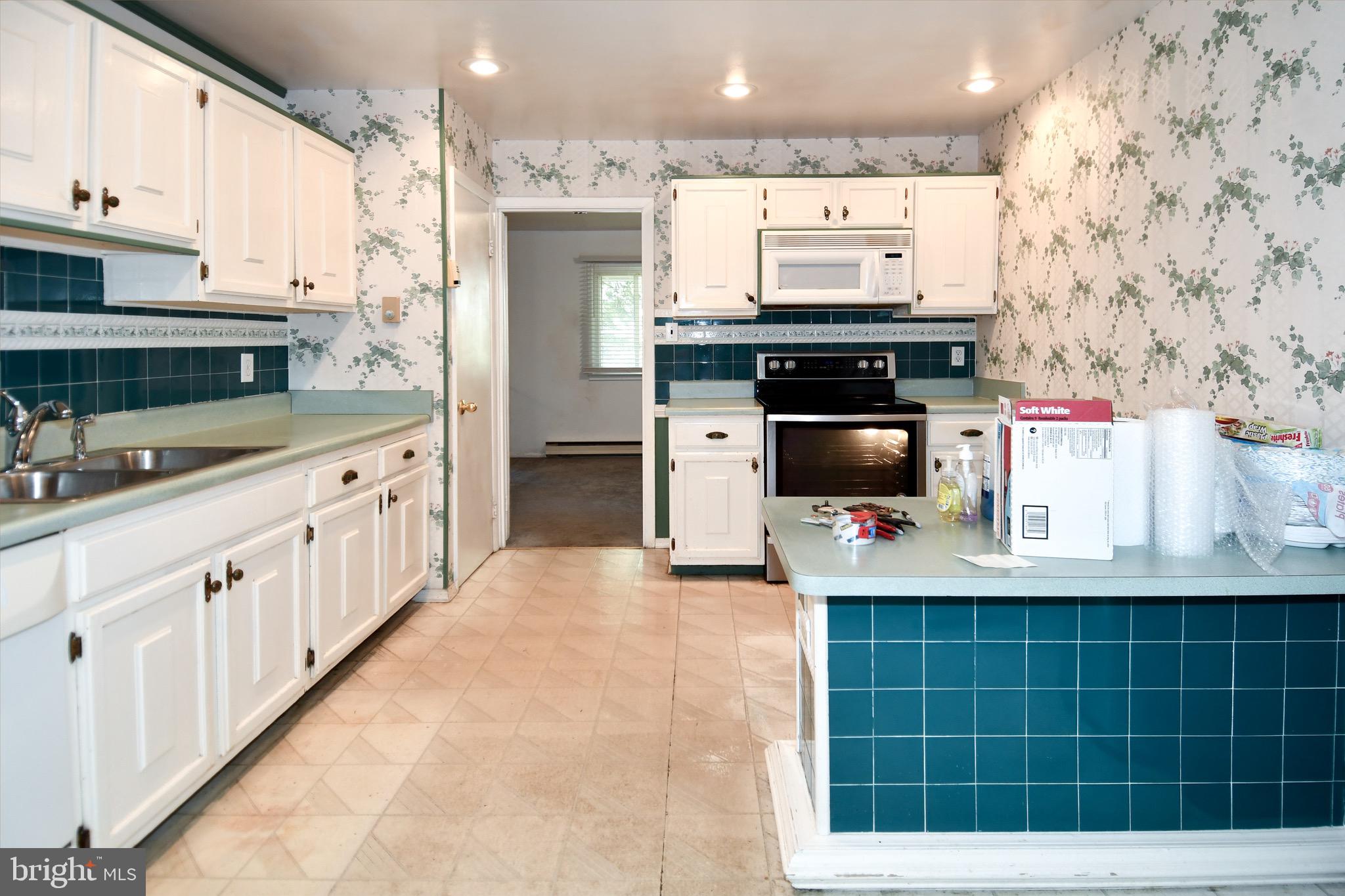 13249 Kurtz Road Woodbridge, VA 22193 - Photo 9 of 35 Kitchen