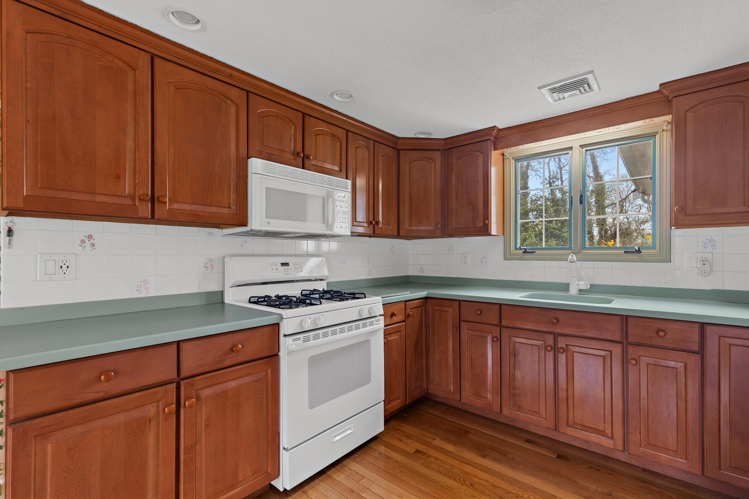 8 Maraspin Road Barnstable, MA 02630 - Photo 12 of 25 19