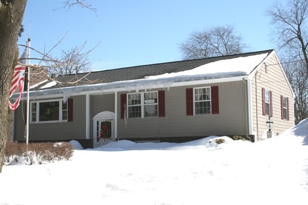 41 Sycamore Road Wakefield, MA 01880 - Photo 2 of 16 Gallery Image 2