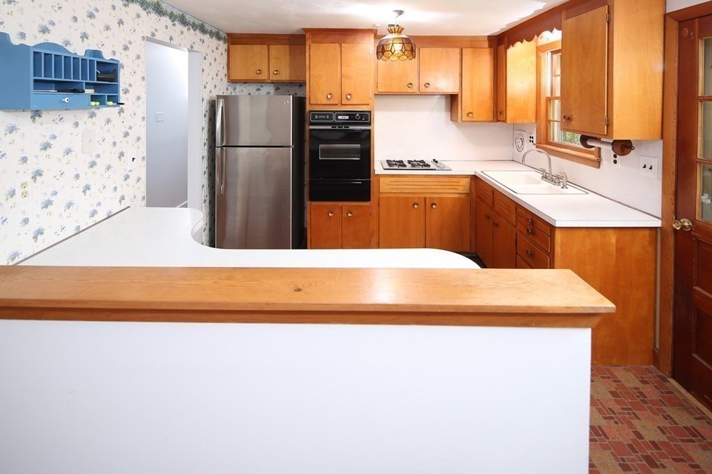 21 Virginia Circle Randolph, MA 02368 - Photo 12 of 40