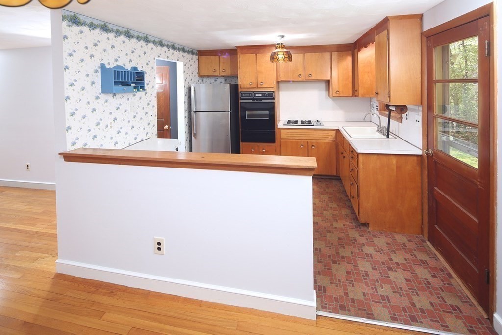 21 Virginia Circle Randolph, MA 02368 - Photo 6 of 40