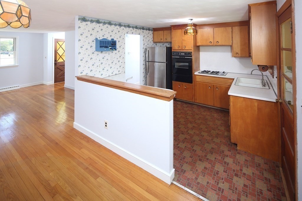 21 Virginia Circle Randolph, MA 02368 - Photo 8 of 40