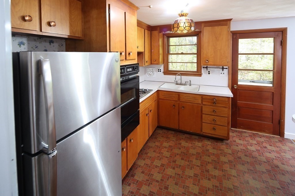 21 Virginia Circle Randolph, MA 02368 - Photo 9 of 40