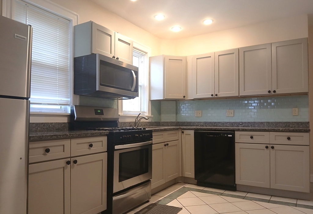 989 Boylston Street, Unit 989 Newton, MA 02461 - Photo 9 of 11