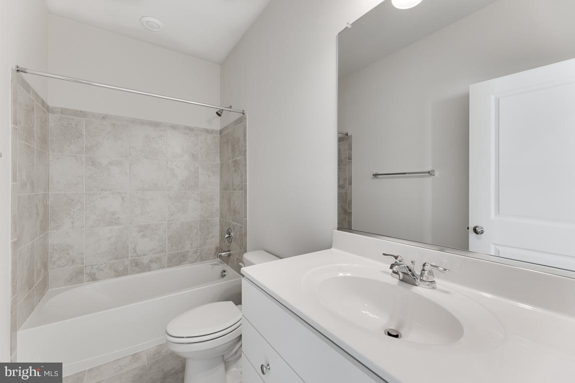 9325 Barnes Loop Manassas, VA 20110 - Photo 11 of 15