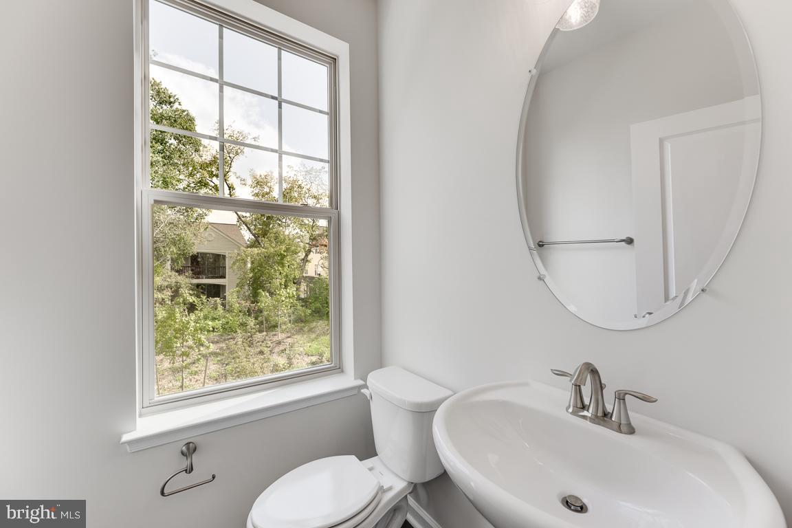 9325 Barnes Loop Manassas, VA 20110 - Photo 9 of 15