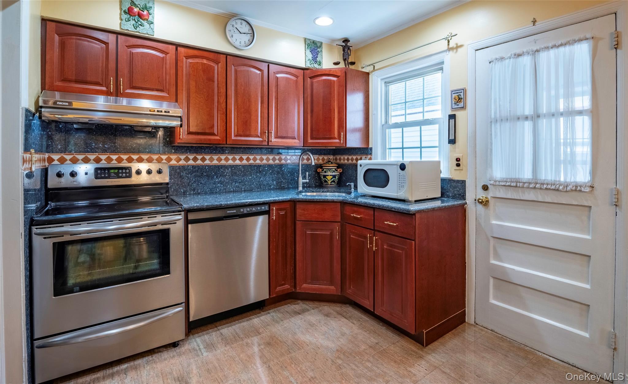 244-31 86th Road Queens, NY 11426 - Photo 9 of 32