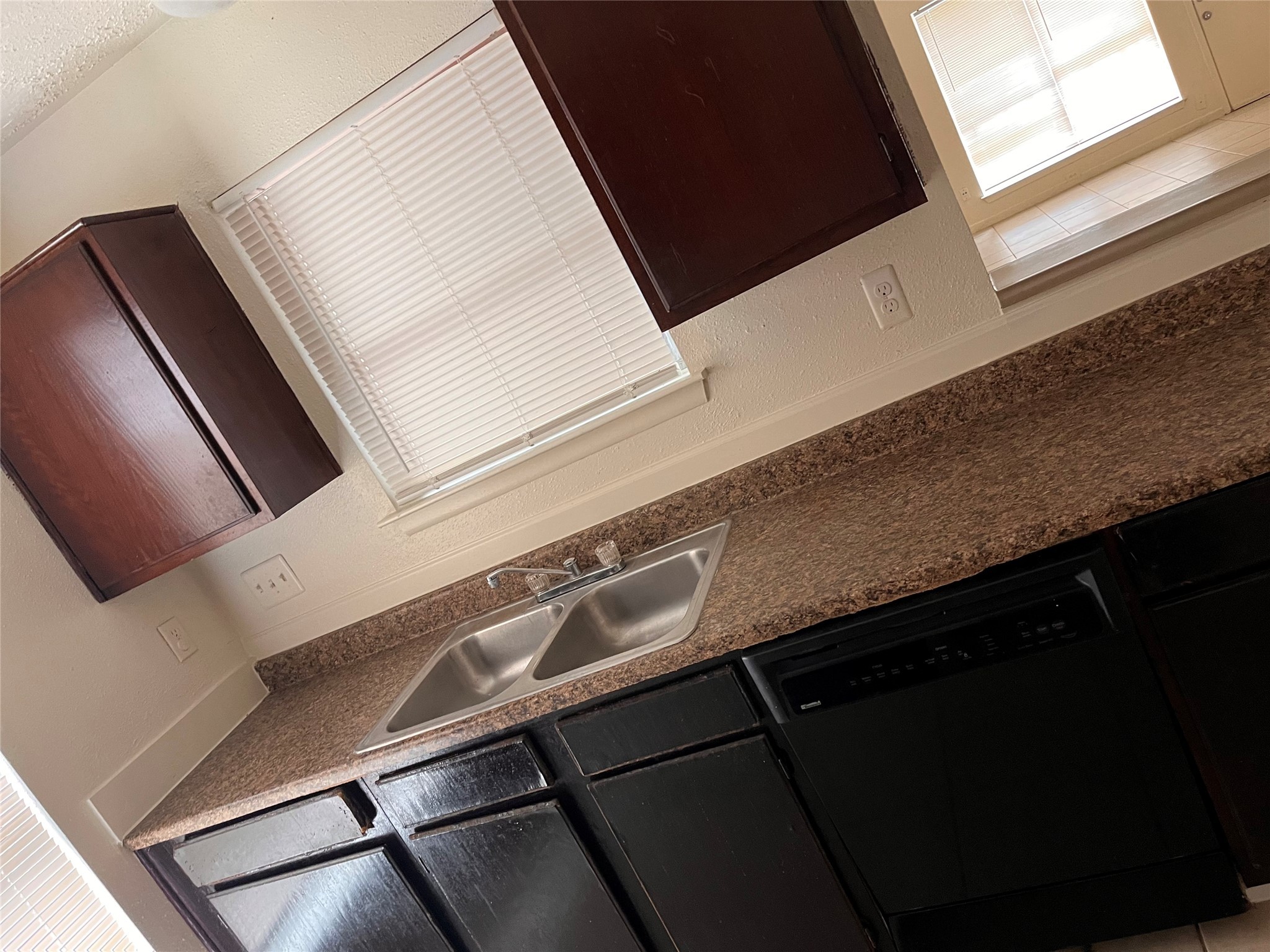 5415 Ridgemont Place Houston, TX 77053 - Photo 6 of 9 a close up of a kitchen counter top