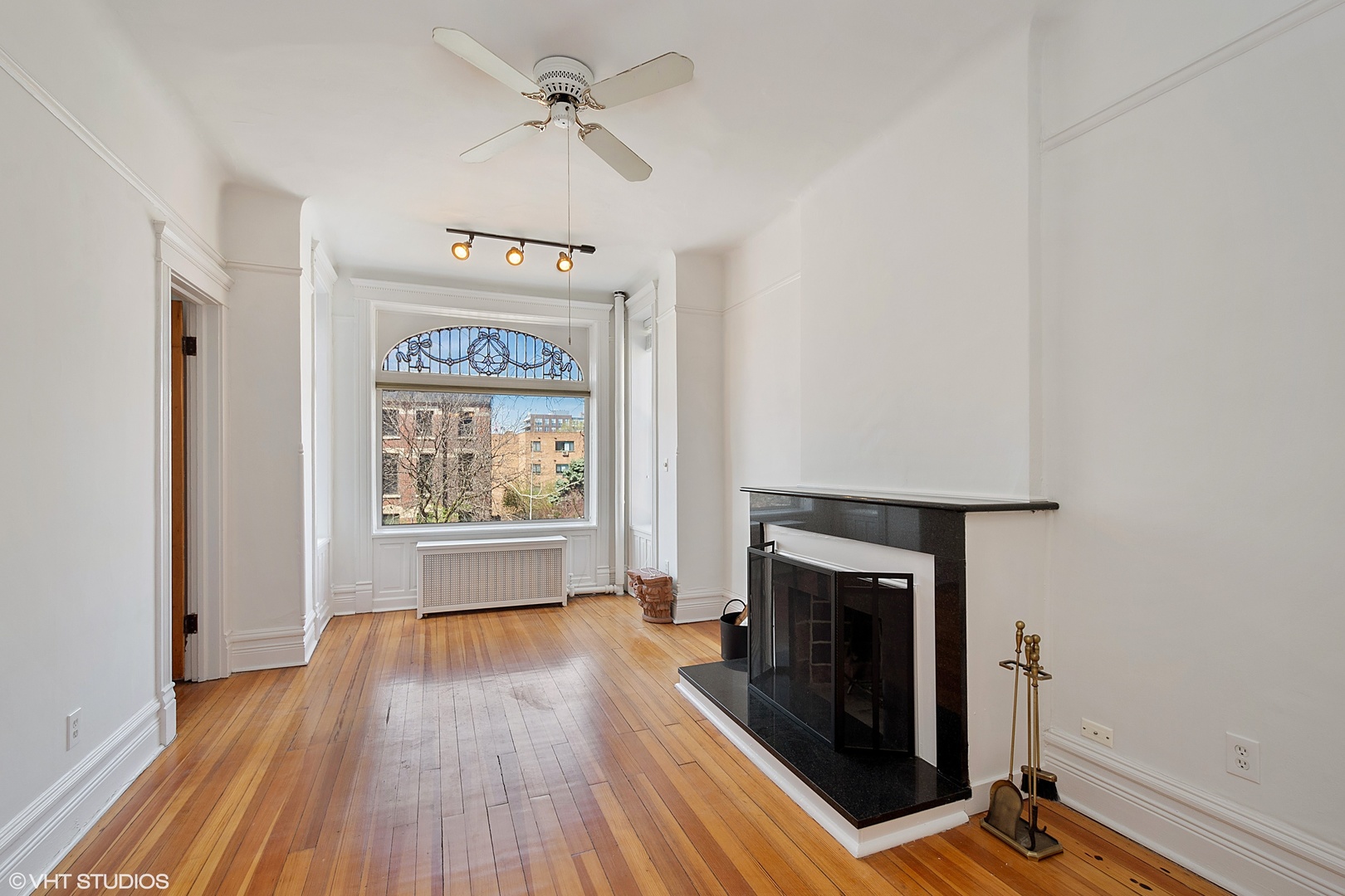 1539 North Wells Street, Unit 3 Chicago, IL 60610 - Photo 3 of 10