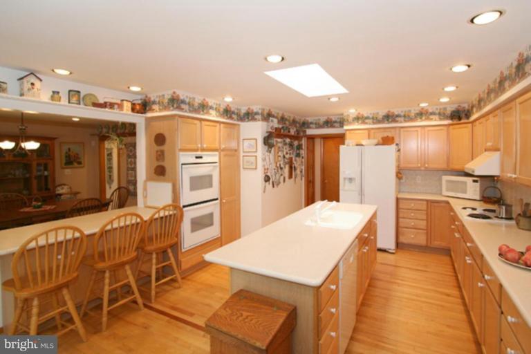 15200 Springfield Road Darnestown, MD 20874 - Photo 8 of 18 Kitchen