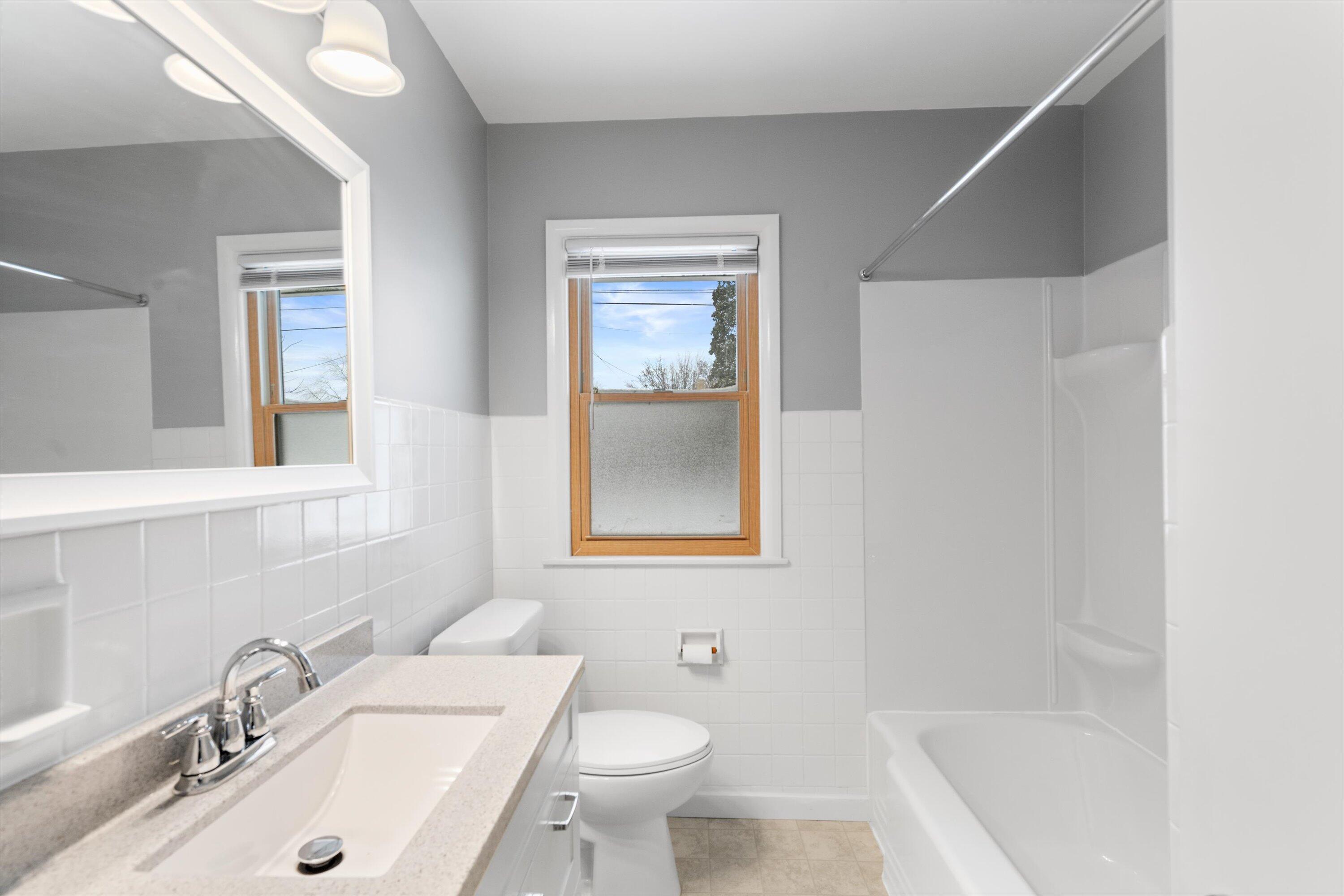 1108 Shorecrest Drive Racine, WI 53402 - Photo 10 of 26 First Floor Full Bath