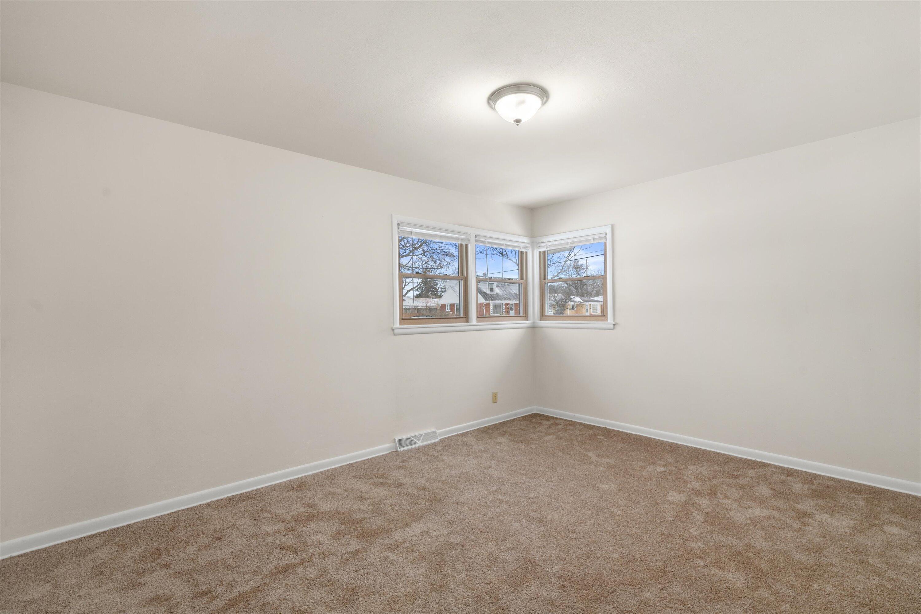 1108 Shorecrest Drive Racine, WI 53402 - Photo 13 of 26 Primary