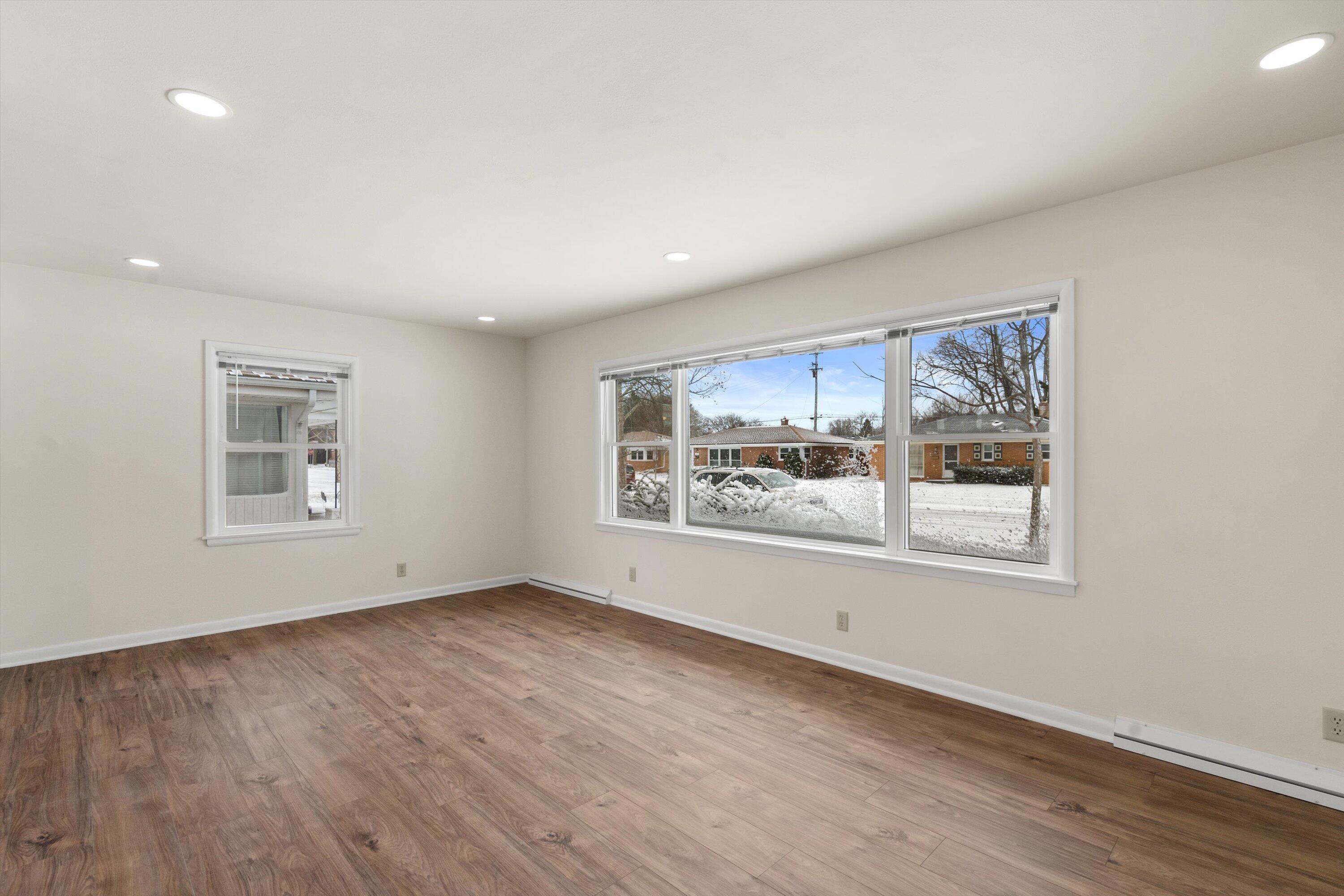 1108 Shorecrest Drive Racine, WI 53402 - Photo 5 of 26 Living Room