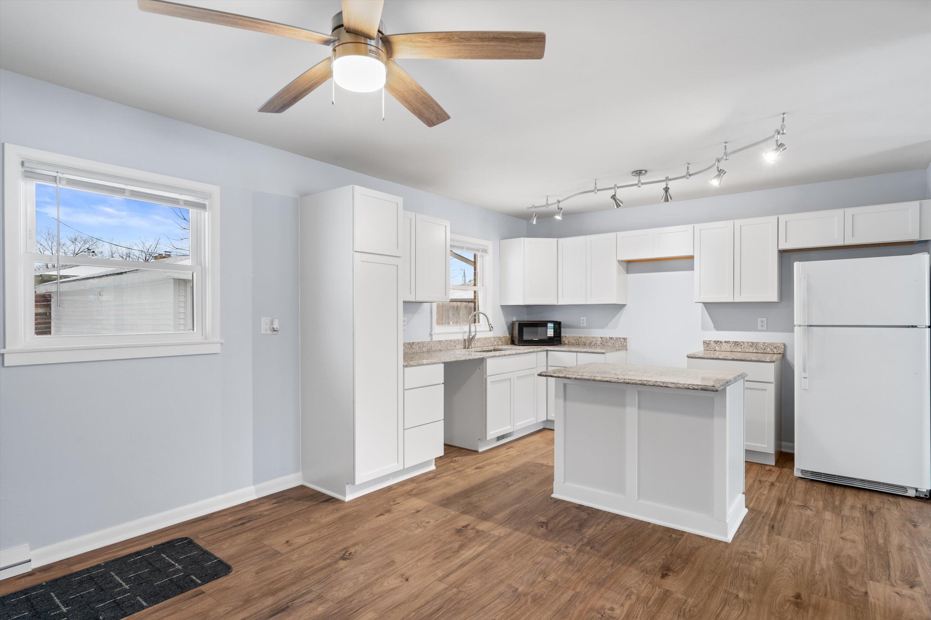 1108 Shorecrest Drive Racine, WI 53402 - Photo 8 of 26 Kitchen