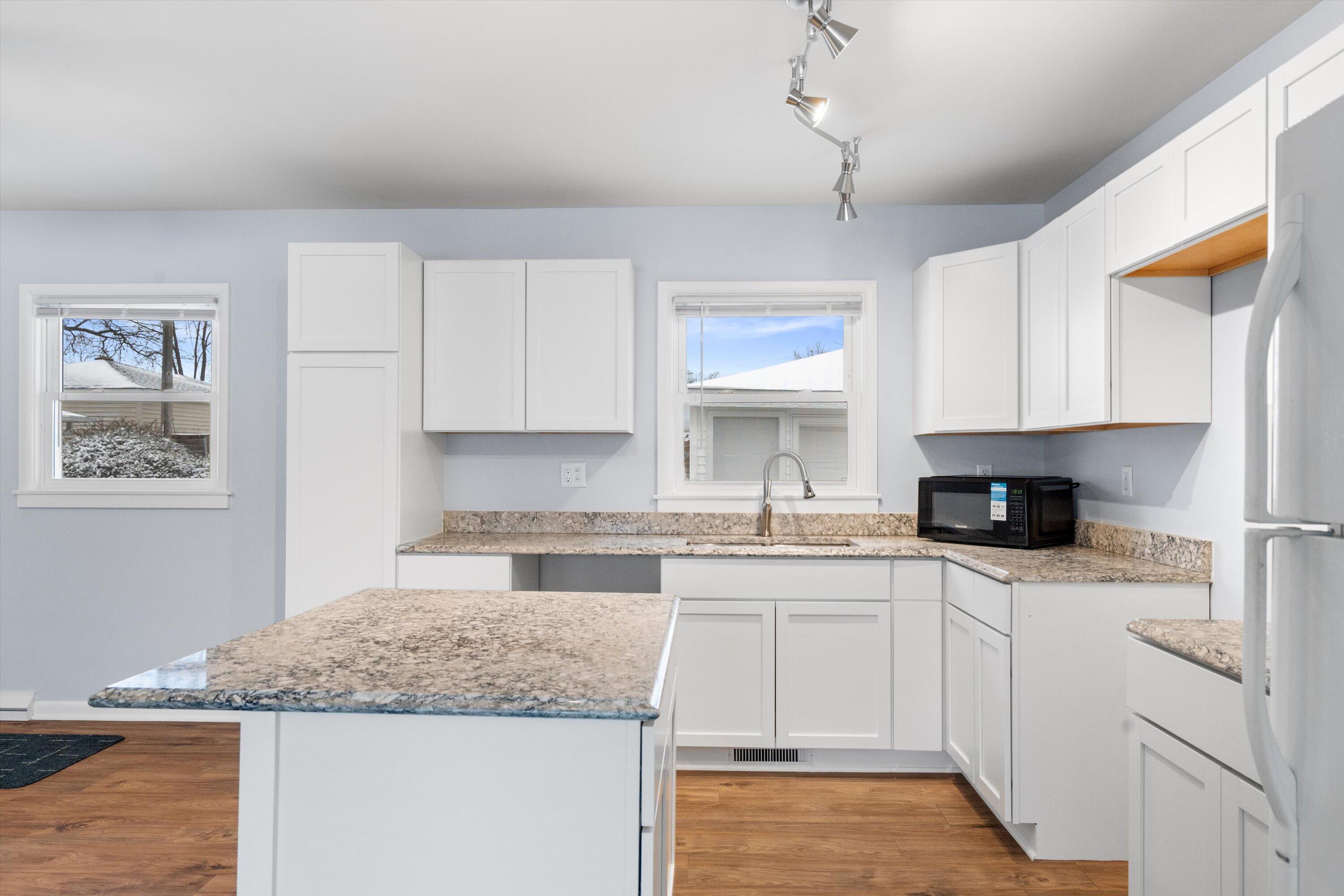 1108 Shorecrest Drive Racine, WI 53402 - Photo 9 of 26 Kitchen(2)