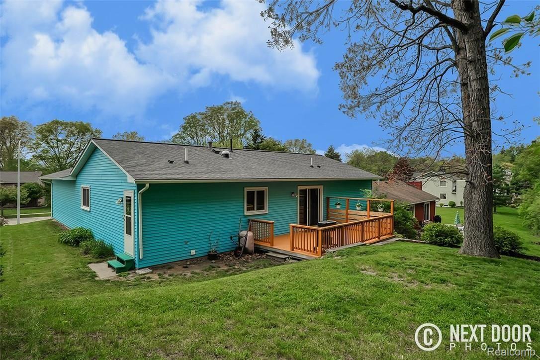 542 Glenwyth Road Brighton, MI 48116 - Photo 4 of 27 _DSC0034_Blended-2.jpg