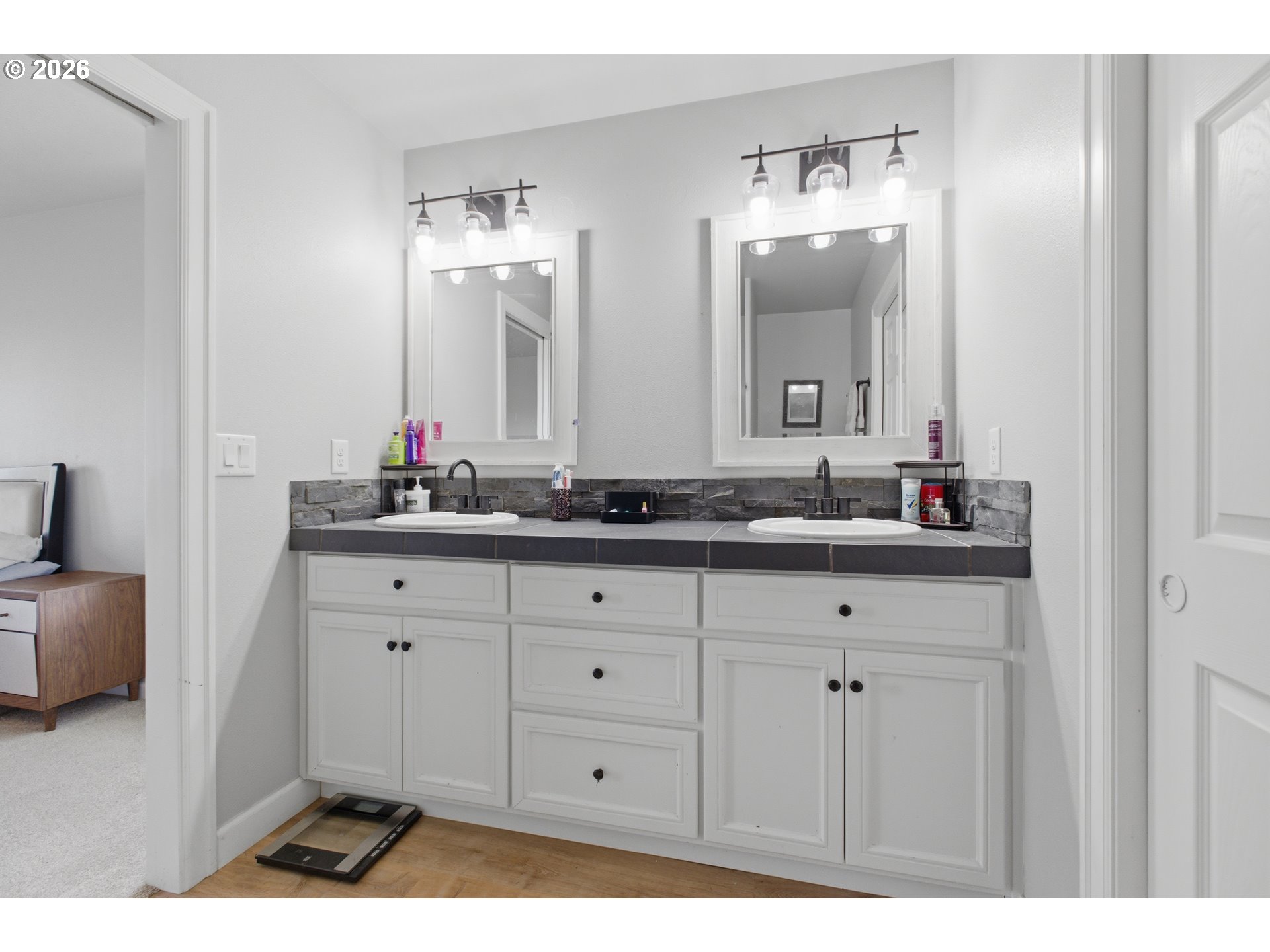 2925 Doaks Ferry Road Northwest Salem, OR 97304 - Photo 32 of 47 a bathroom with a sink and a mirror