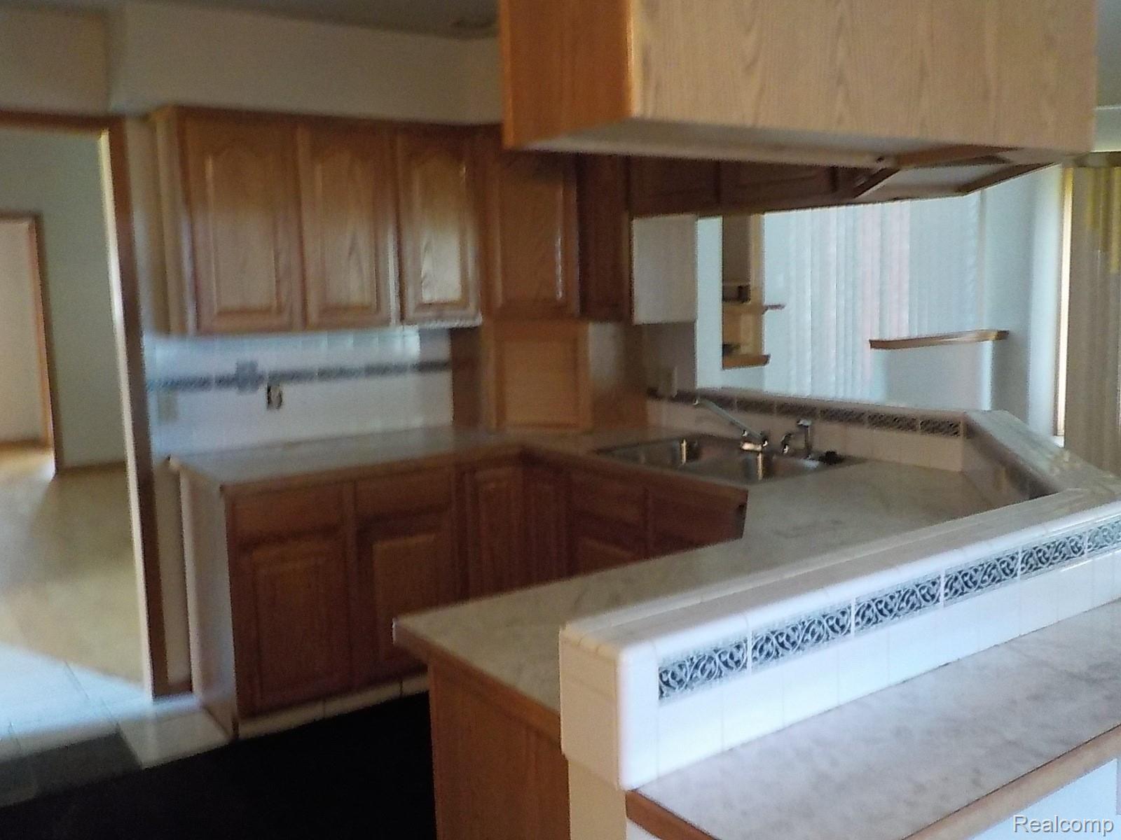 5053 Retha Court Flint, MI 48504 - Photo 3 of 20 DSCN7894.JPG