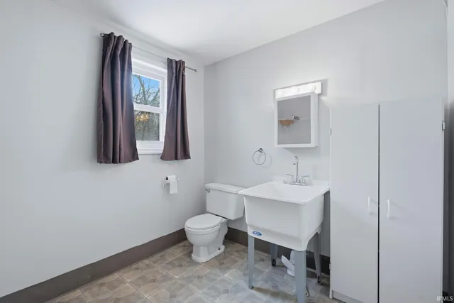 $289,000 | 4022 West Glen Oaks Drive, Bloomington, IN 47403