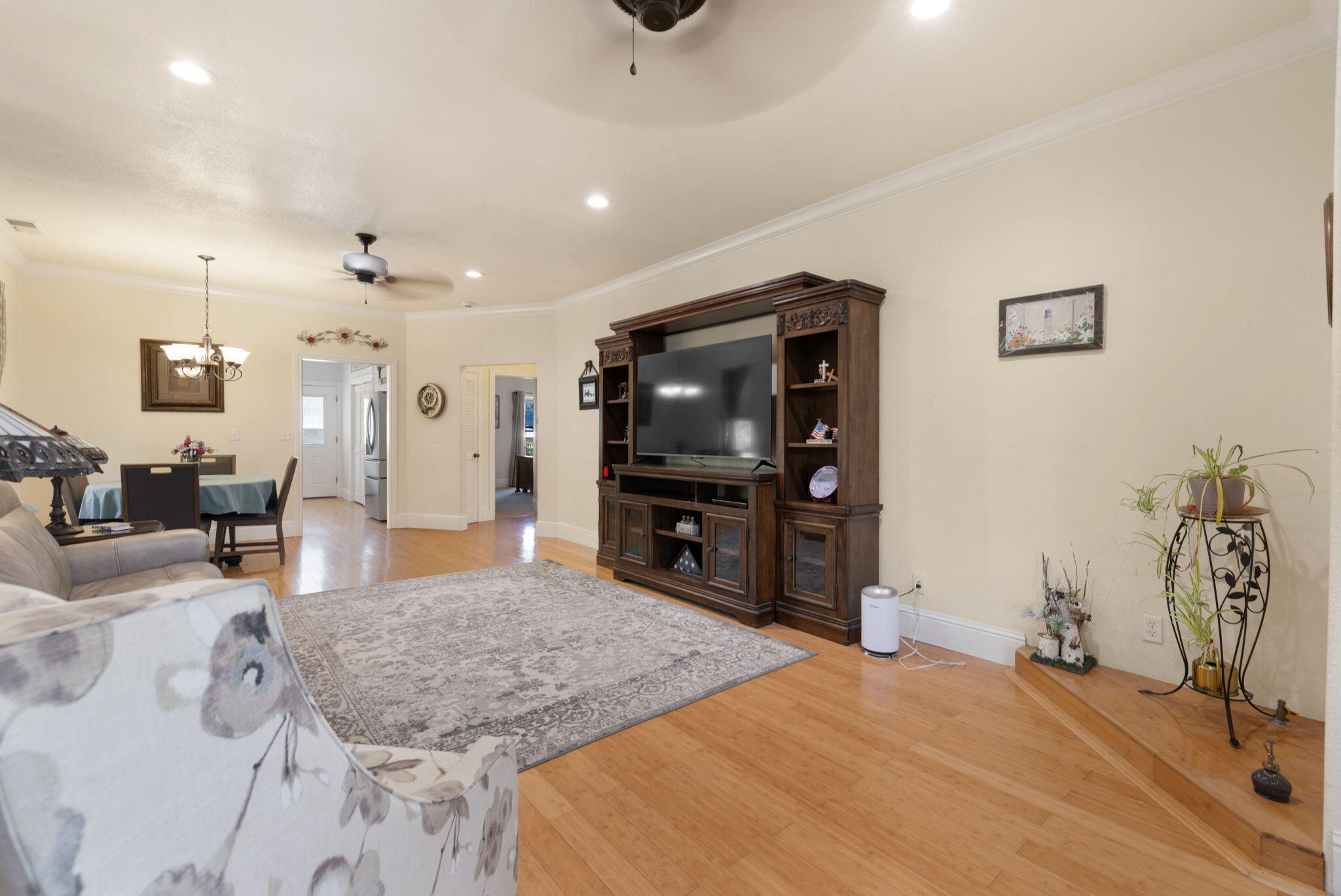 303 North E Street Exeter, CA 93221 - Photo 9 of 44