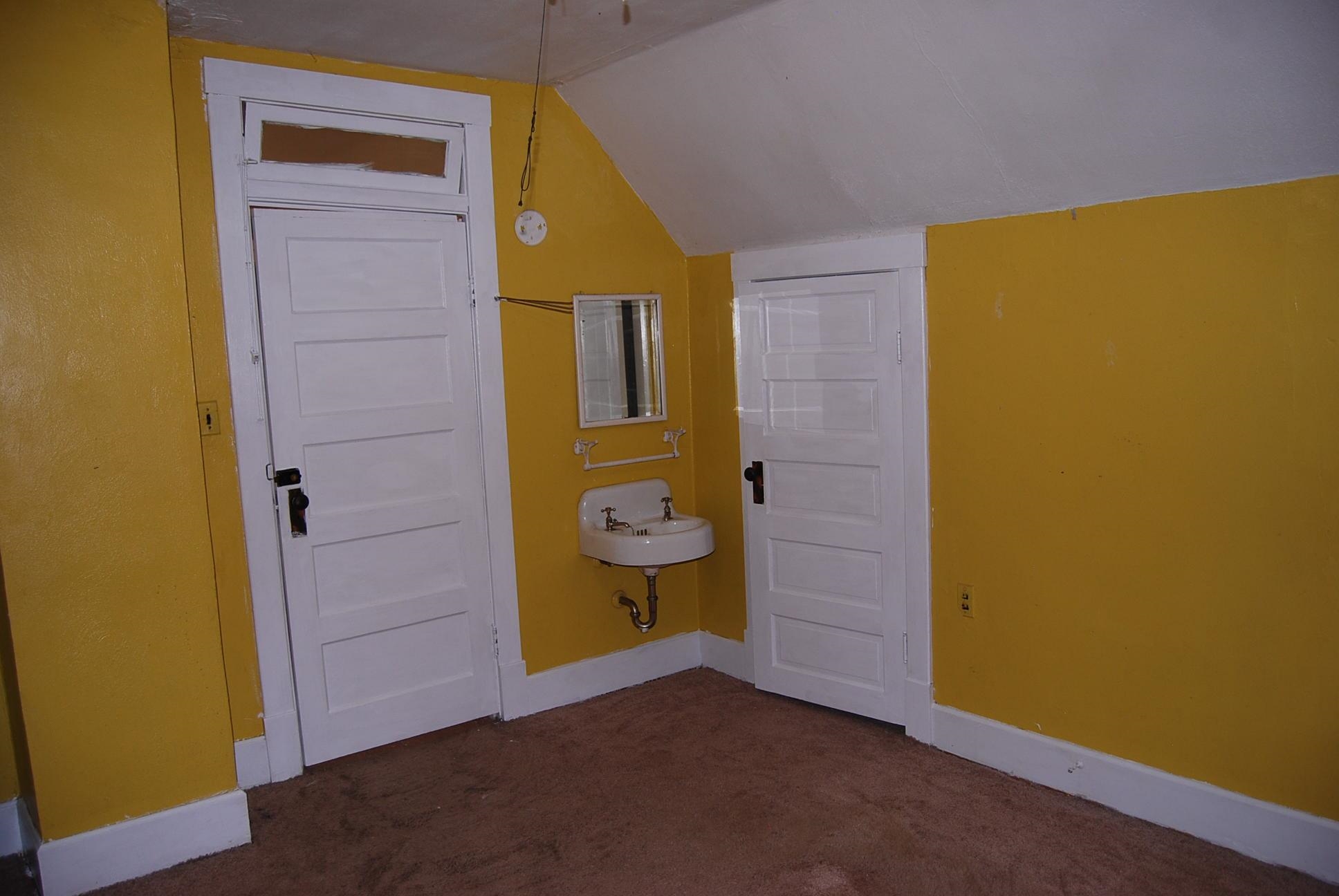 892 Virginia Avenue Goshen, VA 24439 - Photo 18 of 24 a view of door