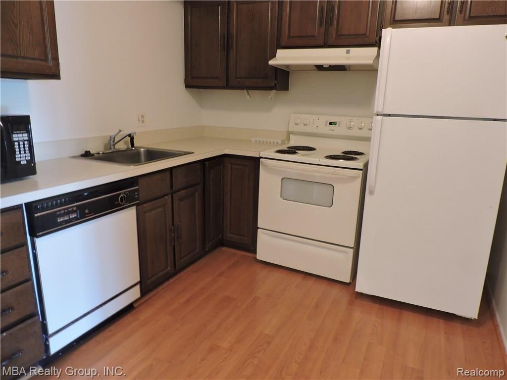 24360 East River Road, Unit 26 Grosse Ile, MI 48138 - Photo 5 of 16