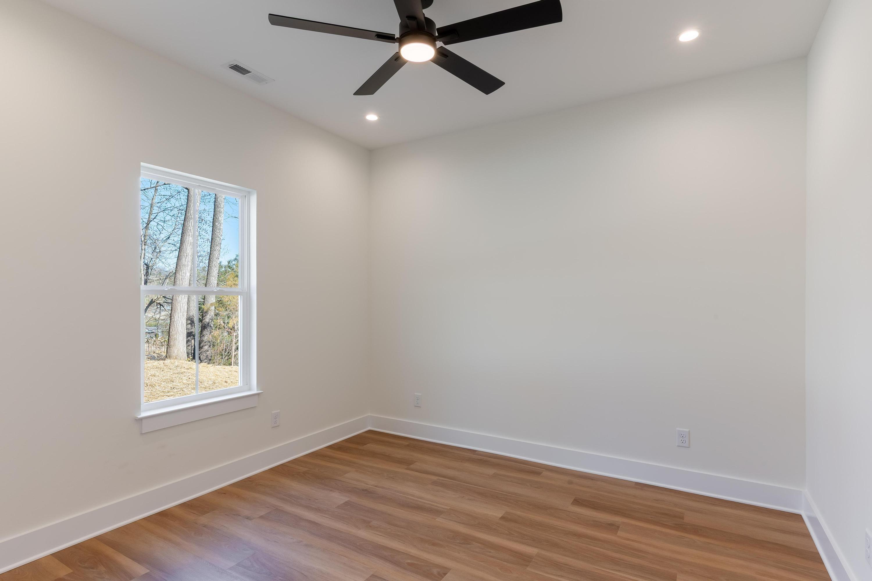 3417 Harris Lane Chattanooga, TN 37419 - Photo 16 of 20 2026_01_January_3417_Harris_Ln_0035