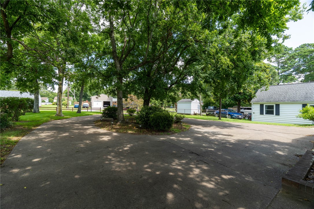 1419 Laurens Road Gloucester Point, VA 23062 - Photo 13 of 38 Gallery Image 13